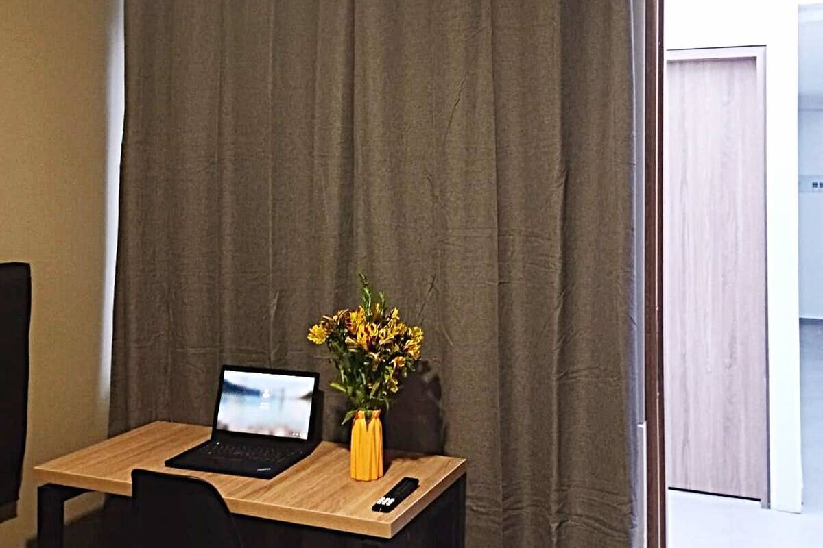 經典雙人房 | 羽絨被、書桌、筆電工作空間、 熨斗/熨衣板
