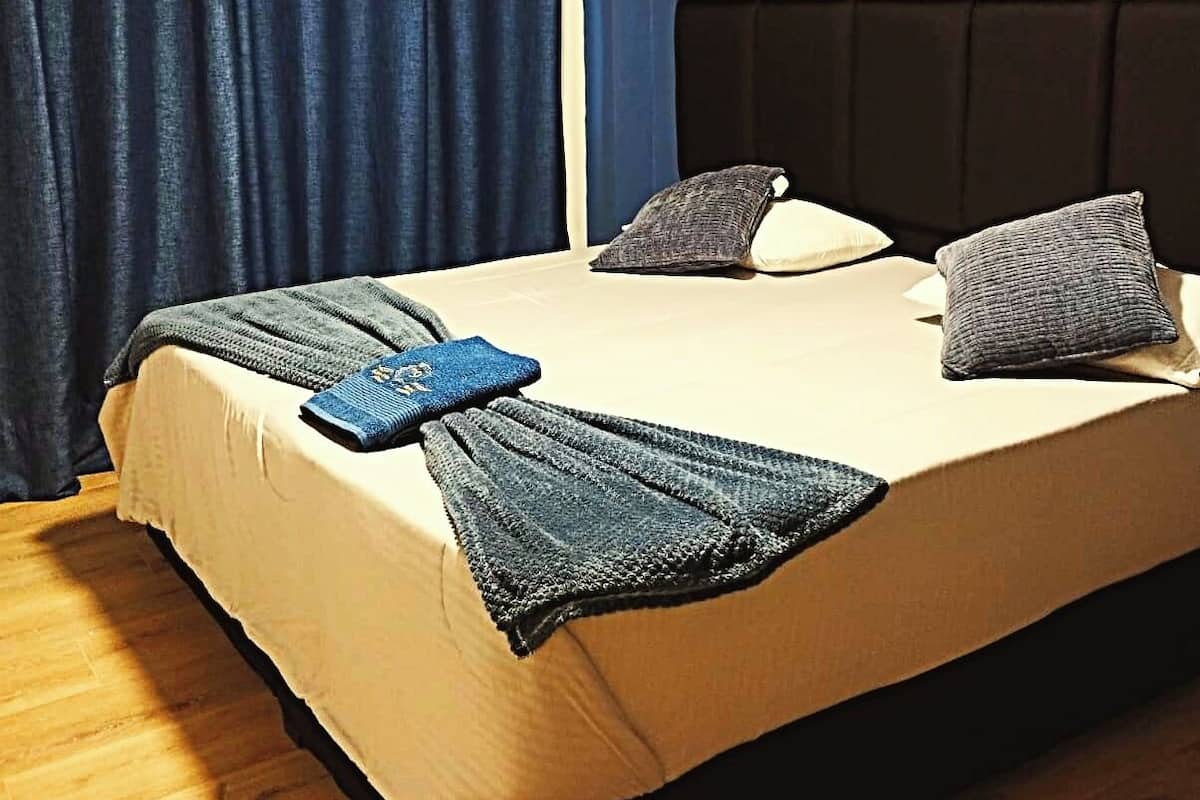 Classic Double Room | Down comforters, desk, free WiFi, bed sheets