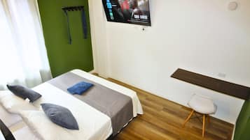 Standard-Studio | Daunenbettdecken, Schreibtisch, laptopgeeigneter Arbeitsplatz