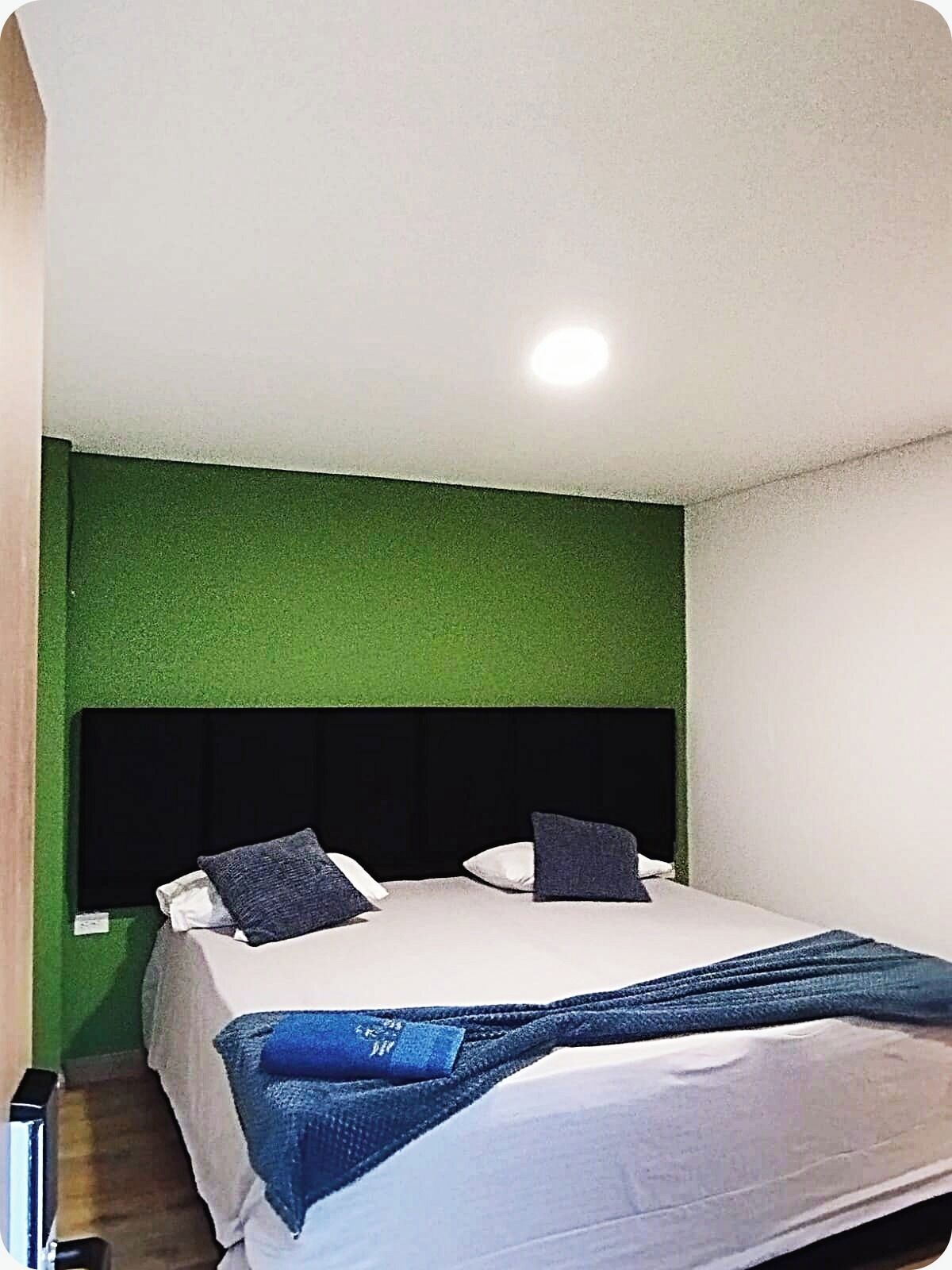 Chambre Double Classique | Couette en duvet d'oie, bureau, Wi-Fi gratuit, draps fournis