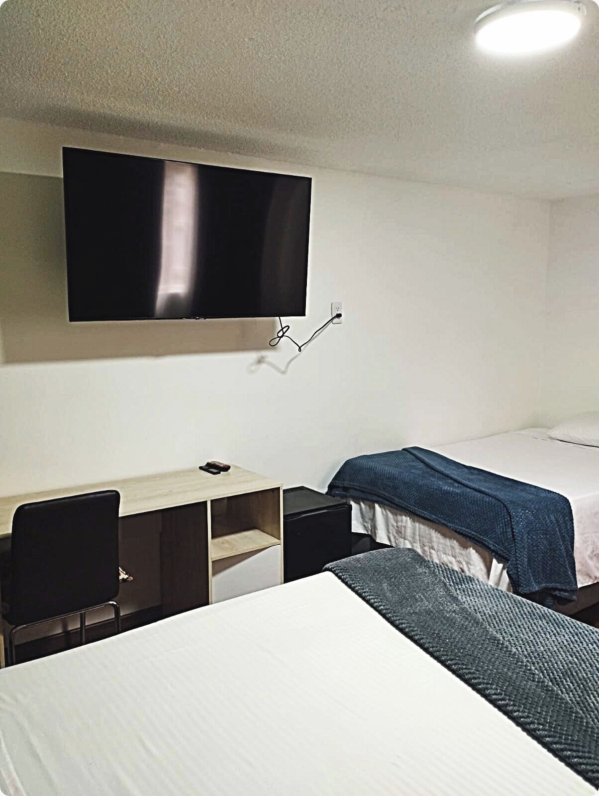 Habitación triple clásica | Edredones de plumas, escritorio, wifi gratis y ropa de cama