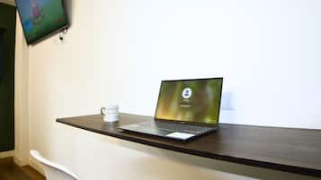 Studio-suite - ikke-ryger - tekøkken | Dundyner, skrivebord, gratis Wi-Fi, sengetøj