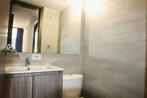 샤워 시설, 타월, 화장지