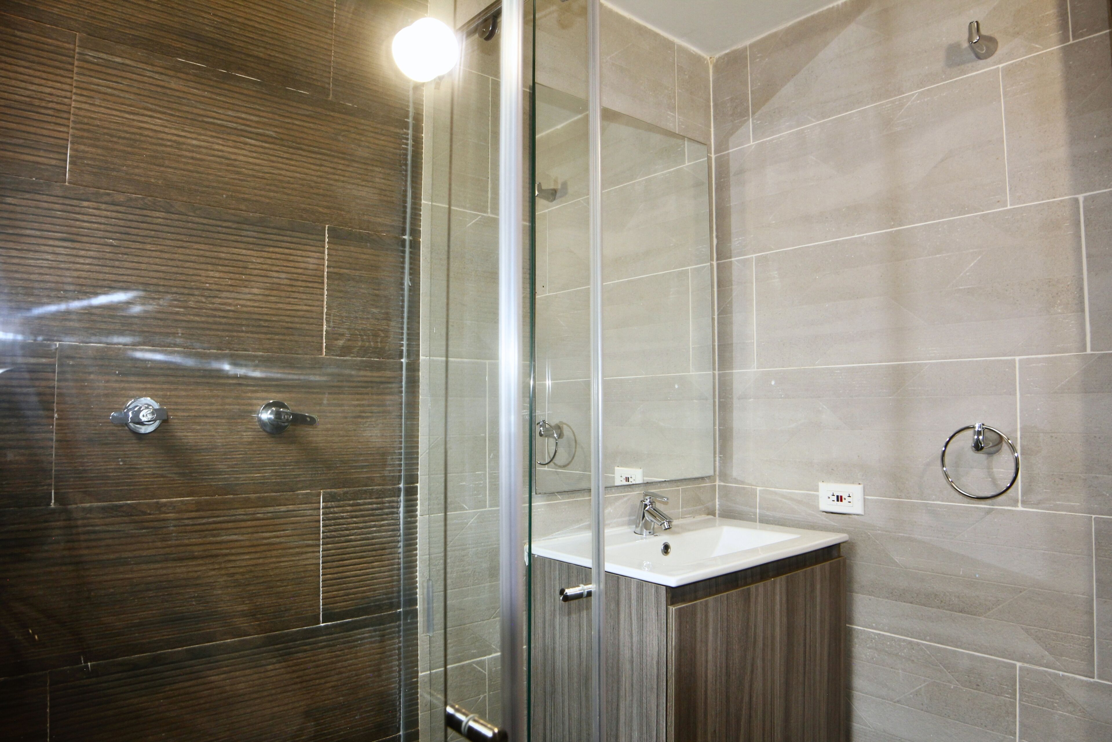 Studio Tiêu chuẩn | Phòng tắm | Buồng tắm vòi sen, máy sấy tóc, khăn tắm, xà phòng 