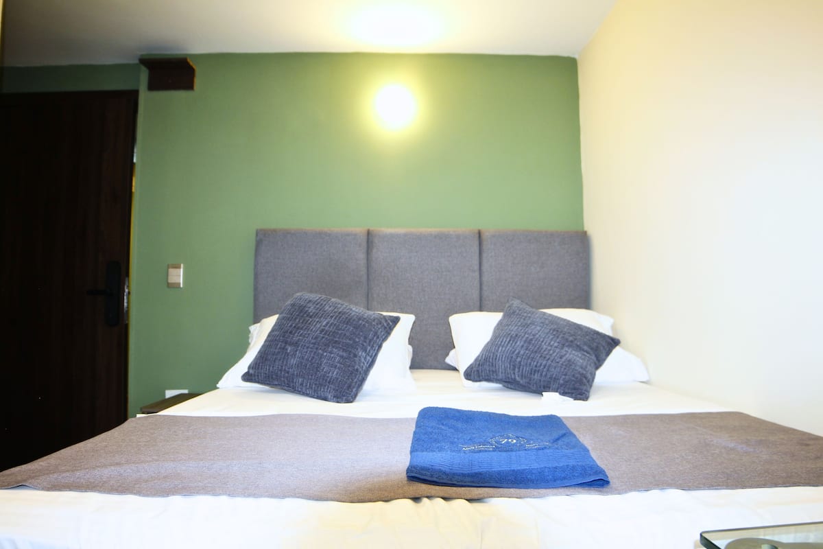Classic Studio | Down duvets, desk, free WiFi, bed sheets