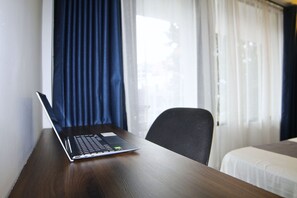 Down duvets, desk, laptop workspace, free WiFi - ApartaHotel Retiro 79 (Bogotá)