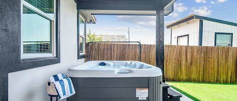 Bañera de hidromasaje al aire libre