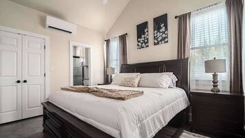 Ferienhaus, 1 King-Bett, Whirlpool (1472 W Live Oak #4)