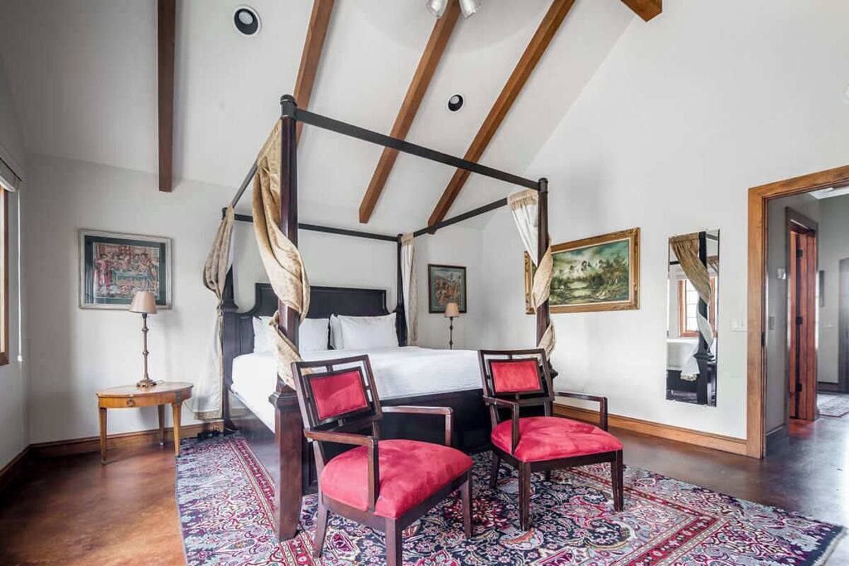 Cabaña, 1 cama King size, patio, vista al jardín (9996 US-290 Messina) | 1 habitación, decoración personalizada y muebles diferentes