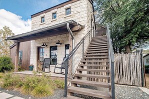 Exterior - Sunday Haus Loft - Walk to Main Street!! (Fredericksburg)