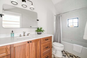 Apartment, 1 King Bed, Kitchenette (508 E Creek St) | Bathroom | Towels - Sunday Haus Loft - Walk to Main Street!! (Fredericksburg)