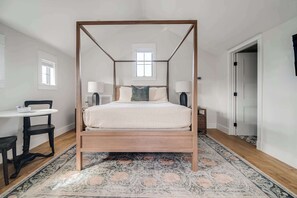 Apartment, 1 King Bed, Kitchenette (508 E Creek St) | 1 bedroom, individually decorated, individually furnished - Sunday Haus Loft - Walk to Main Street!! (Fredericksburg)