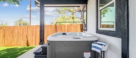 Talo, 1 suuri parisänky, poreamme, näköala puutarhaan (1472 W Live Oak #5) | Näkymä huoneesta