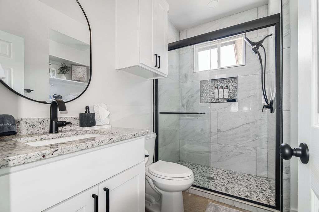 Casa, 1 letto king, idromassaggio, vista giardino (1472 W Live Oak #5) | Bagno | Asciugamani