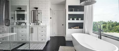 House, Multiple Beds, Hot Tub, Garden View (232 Spring Combo) | Bathroom | Towels