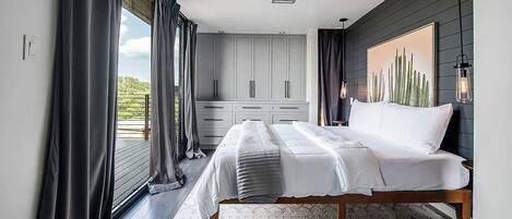 House, Multiple Beds, Hot Tub, Garden View (232 Spring Combo) | 4 bedrooms, individually decorated, individually furnished, bed sheets