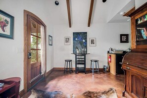 Interior - The Manor Haus at Messina Hof Hill Country Winery-paris Haus (Fredericksburg)