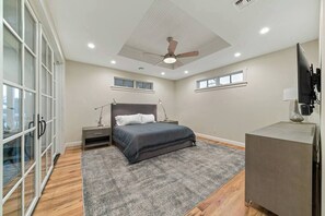 House, Multiple Beds, Jetted Tub, Pool View (309  E Travis) | 6 bedrooms, individually decorated, individually furnished, bed sheets - Fritzie at Town Creek - 1.5 Blks off Main (Fredericksburg)