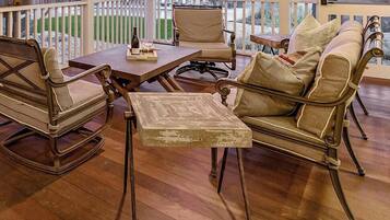 House, Multiple Beds, Jetted Tub, Pool View (309 E Travis) | View from room