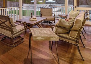 Casa, várias camas, banheira de hidromassagem, vista para a piscina (309 E Travis) | Vista do quarto