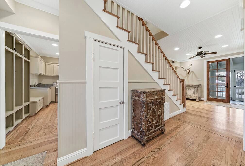 House, Multiple Beds, Jetted Tub, Pool View (309  E Travis) | Living area