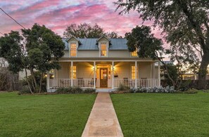 Exterior - Fritzie at Town Creek - 1.5 Blks off Main (Fredericksburg)