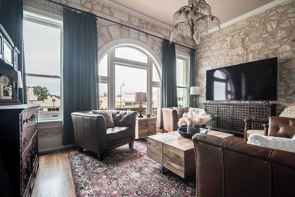 Hus, flere senger, terrasse, byutsikt (118 E Main St- Combo) | Oppholdsområde