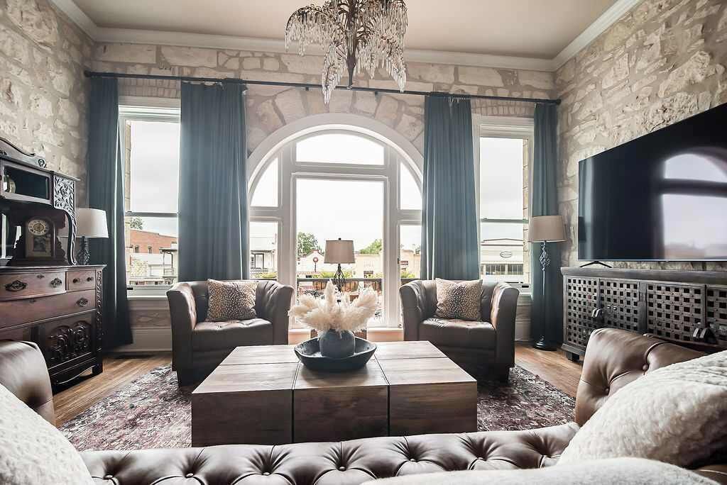 House, Multiple Beds, Patio, Garden View (118 E Main - Unit B) | Living area