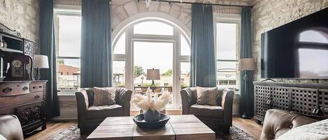 House, Multiple Beds, Patio, Garden View (118 E Main - Unit B) | Living area