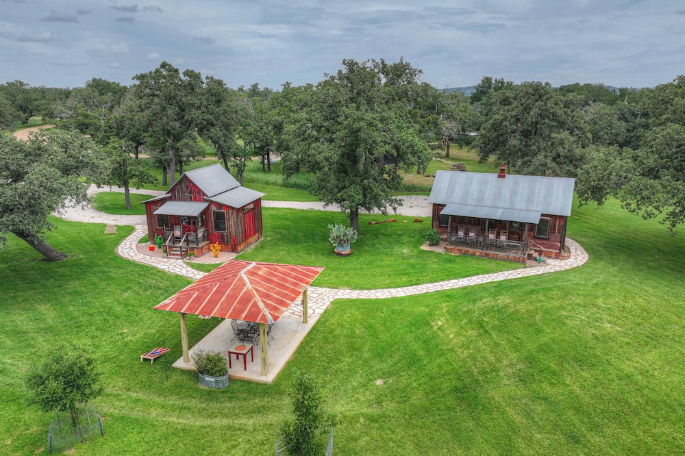 Cabins Out Back-nest - Willow City, TX