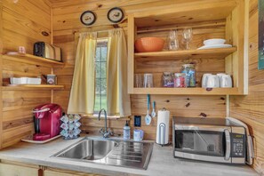 House, 1 King Bed, Jetted Tub, Garden View (2557 Knopp School Rd - The Nest) | Private kitchenette - Cabins Out Back-nest (Fredericksburg)