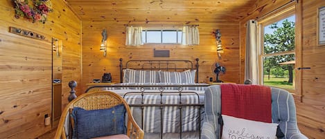 House, 1 King Bed, Jetted Tub, Garden View (2557 Knopp School Rd - The Nest) | 1 bedroom, individually decorated, individually furnished, bed sheets