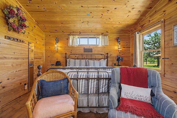 House, 1 King Bed, Jetted Tub, Garden View (2557 Knopp School Rd - The Nest) | 1 bedroom, individually decorated, individually furnished, bed sheets
