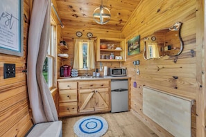 House, 1 King Bed, Jetted Tub, Garden View (2557 Knopp School Rd - The Nest) | Private kitchenette - Cabins Out Back-nest (Fredericksburg)