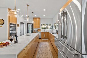 บ้านพัก, หลายเตียง, อ่างน้ำร้อน (18403 Lakepoint Circ) | ครัวส่วนตัว