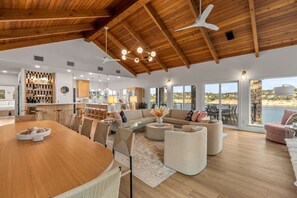 บ้านพัก, หลายเตียง, อ่างน้ำร้อน (18403 Lakepoint Circ) | ครัวส่วนตัว