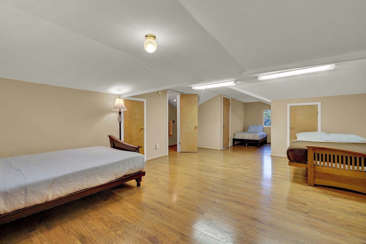 Hus - flera sängar - tillgång till pool (1380 Ponderosa Dr) | 5 sovrum, individuell inredning, unika möbler och sängkläder