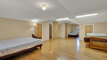 Hus - flera sängar - tillgång till pool (1380 Ponderosa Dr) | 5 sovrum, individuell inredning, unika möbler och sängkläder