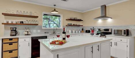 House, Multiple Beds, Pool Access (1380 Ponderosa Dr) | Private kitchen