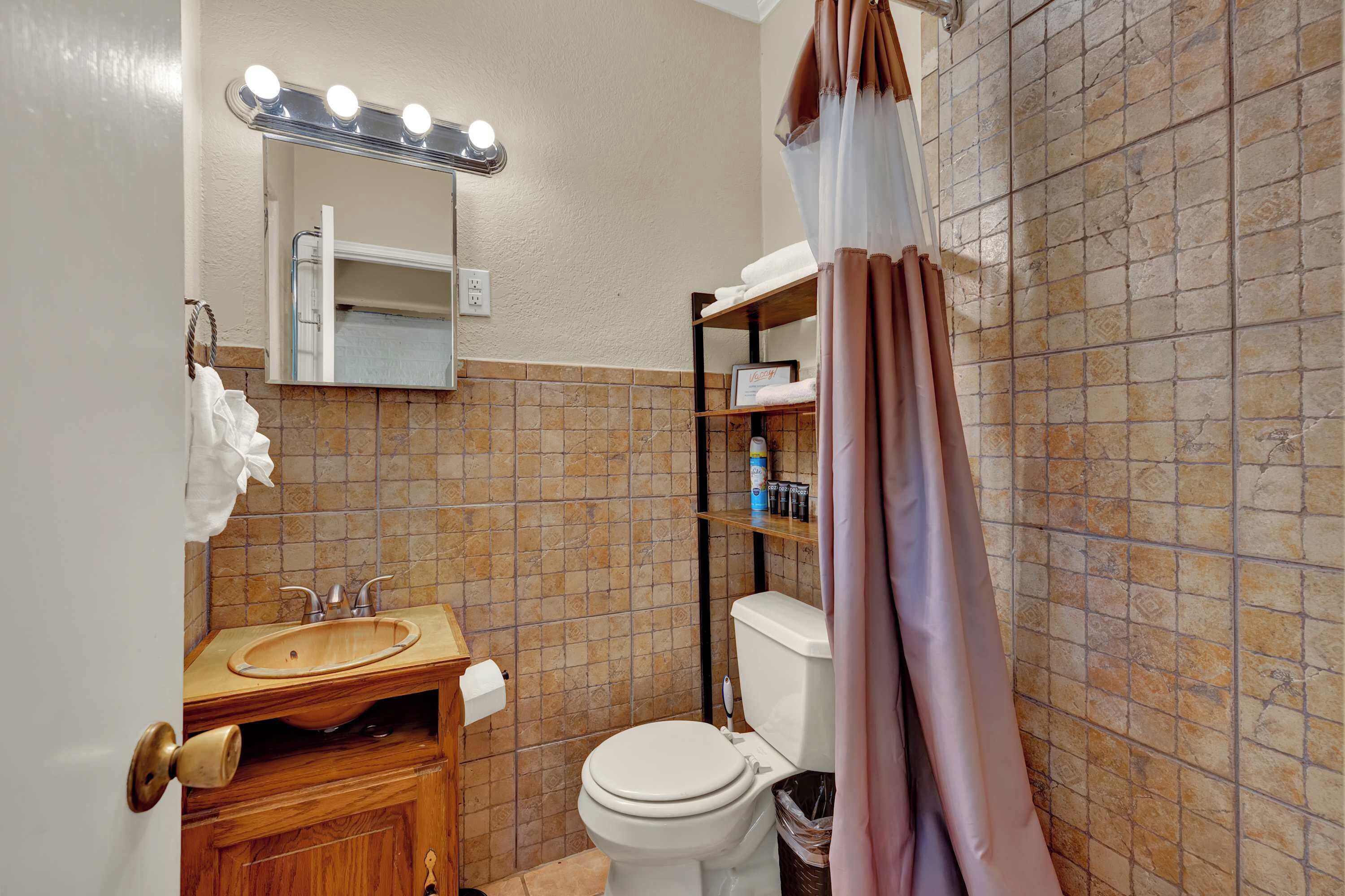 Rumah, Beberapa Tempat Tidur, akses ke kolam renang (1380 Ponderosa Dr) | Kamar mandi | Handuk