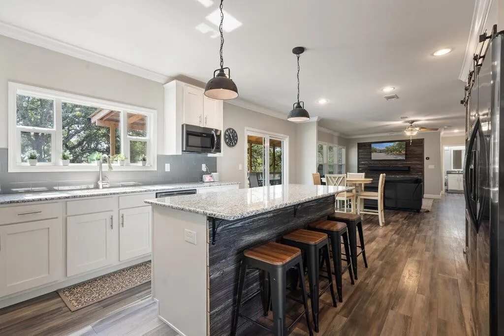 Maison, Plusieurs lits, patio (7994 W US-290) | Cuisine privée