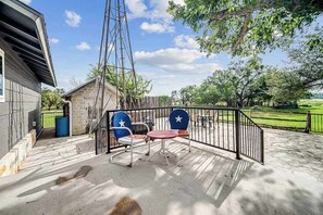 Maison, plusieurs lits, bain à remous, vue jardin (2485 Old San Antonio) | Vue de la chambre
