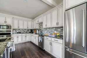 House, Multiple Beds, Hot Tub, Garden View (2485 Old San Antonio) | Private kitchen - Charming Farmhouse W/hot-tub Near 290 Wine Trail (Fredericksburg)