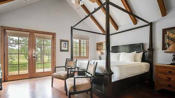 House, 1 King Bed, Patio (9996 US-290 Pres) | 1 bedroom, individually decorated, individually furnished, bed sheets