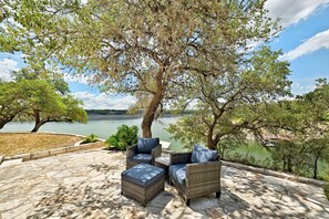 Terrace/patio - Luxury Lakefront Escape on Lake Travis (Marble Falls)
