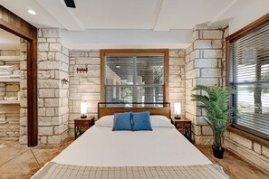 Casa, letti multipli, idromassaggio (6021 Circle J Rd) | 6 camere, con stile personalizzato, con arredamento individuale