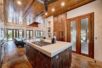 Luxury Lakefront Escape on Lake Travis