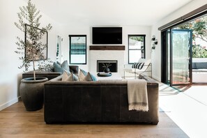 Smart TV, fireplace, stereo - Award-Winning Balboa Park Home w/ Hot Tub Near Zoo (San Diego)