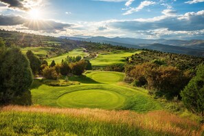 Golf - Elegant Ski-In/Ski-Out Condo with Mountain Views (Avon)