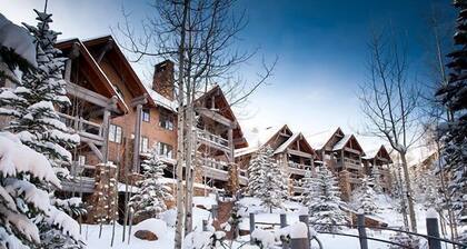 Elegant Ski-In/Ski-Out Condo with Mountain Views